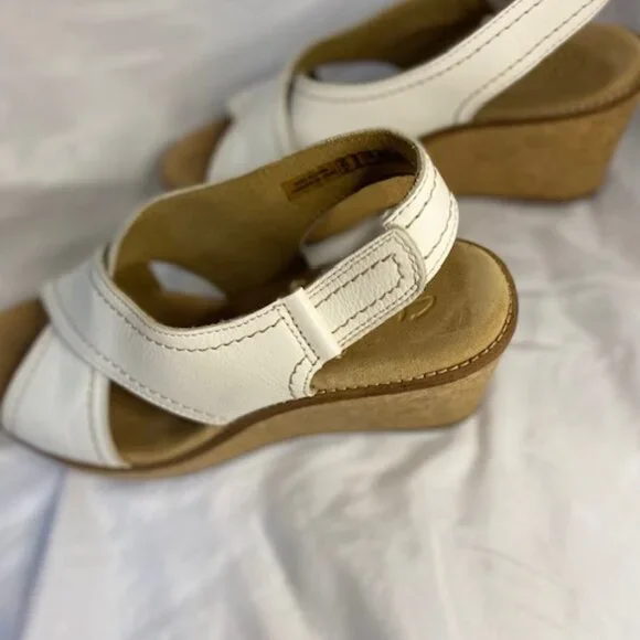 Clarks Artisan women's Leather Wedge Espadrille/Sandal, White size 8M - Picture 3 of 7